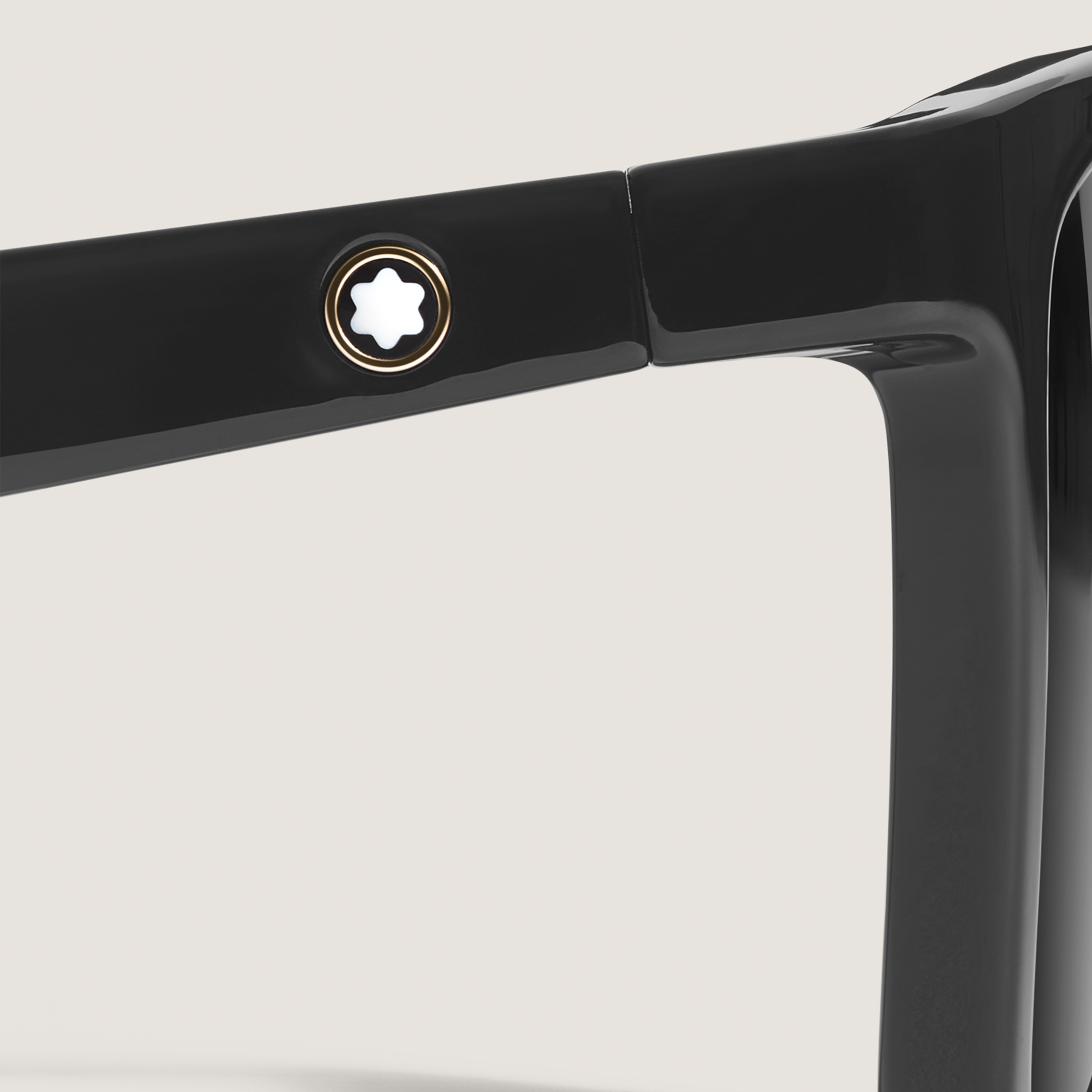  Montblanc - Rechteckige Sonnenbrille Mit Schwarzem Spritzgussrahmen - Schwarz - Eingespritzt - Mb135561 - Sonnenbrillen 