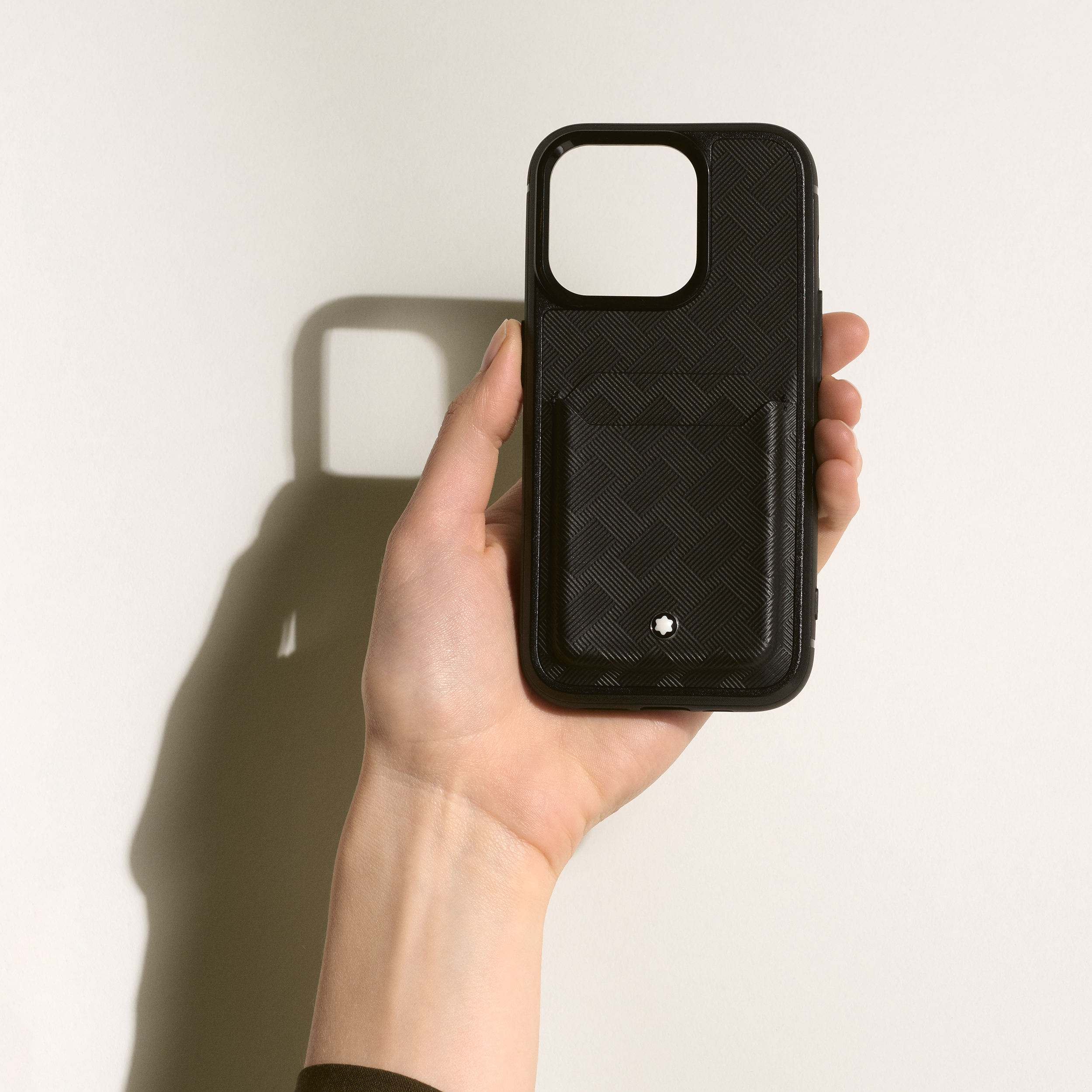  Montblanc - Funda Rígida Para Iphone 16 Pro Con Ranuras Para 2 Tarjetas De Piel Extreme - Negro - Piel - Mb198885 - Fundas Para Teléfonos 