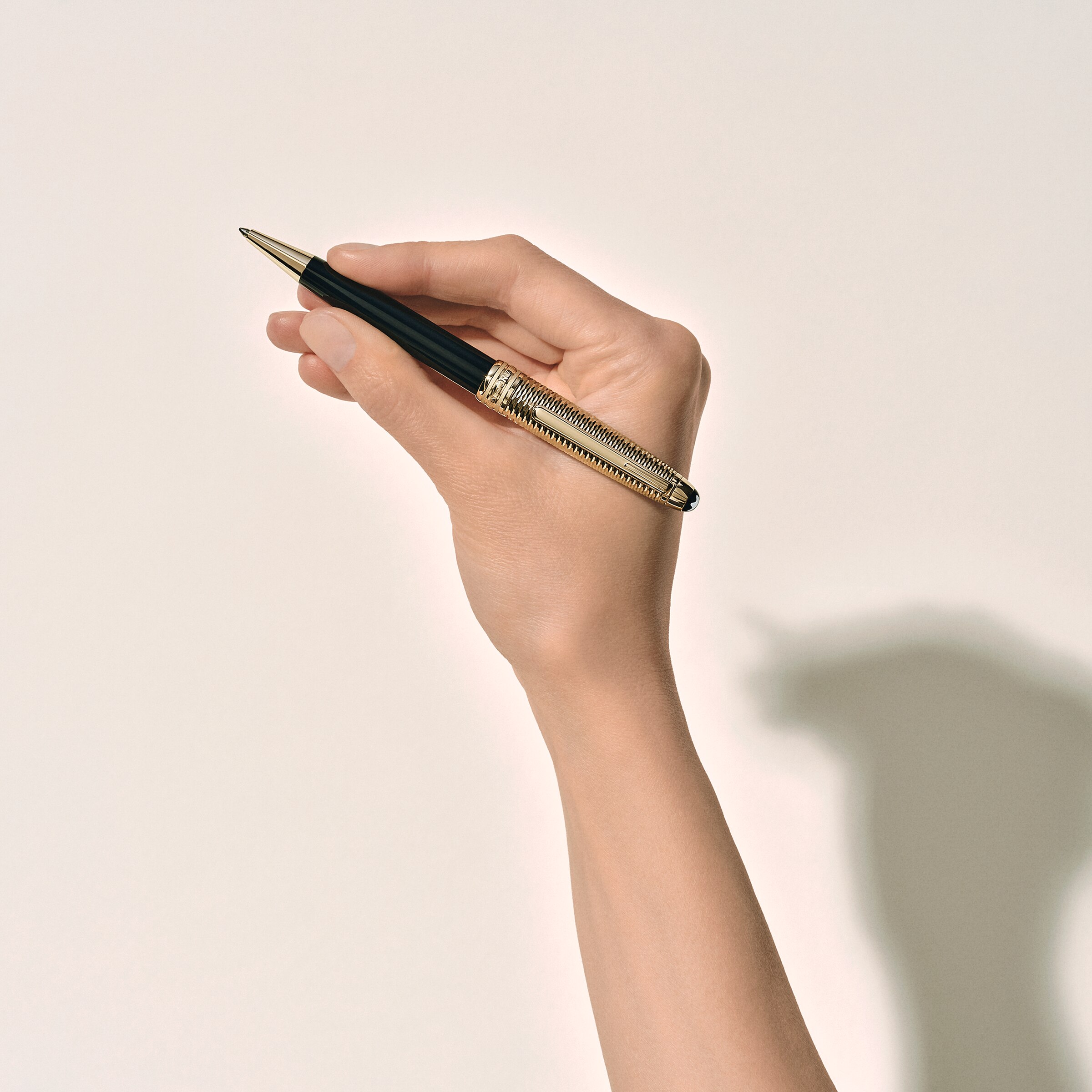  Montblanc - Penna A Sfera Meisterstück Geometry Doué Classique - Nero - Metallo / Resina Pregiata - Mb132503 - Penne A Sfera 