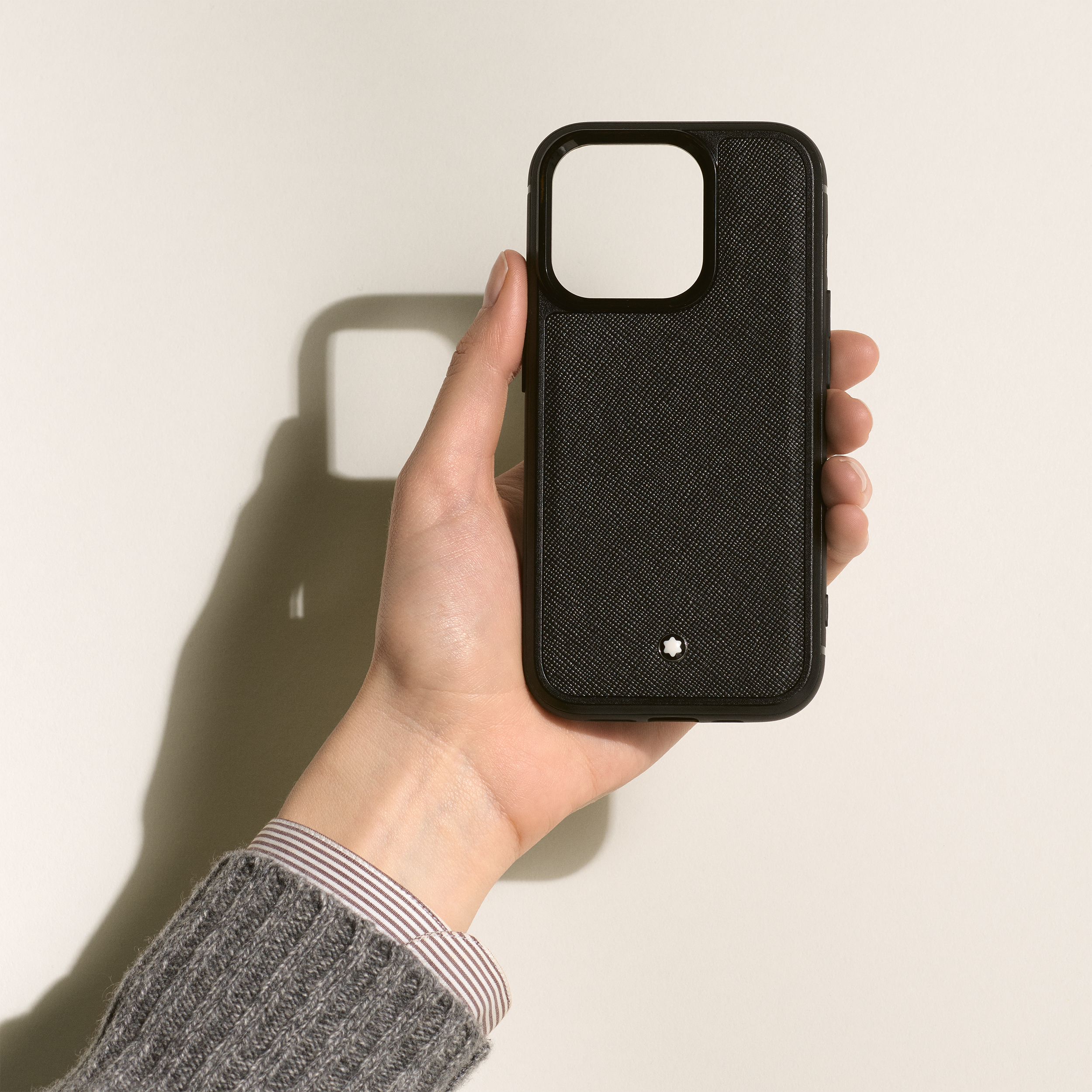  Montblanc - Schutzhülle Für Iphone 16 Pro Aus Sartorial Leder - Schwarz - Leder - Mb198877 - Telefonetuis & Telefonhüllen 